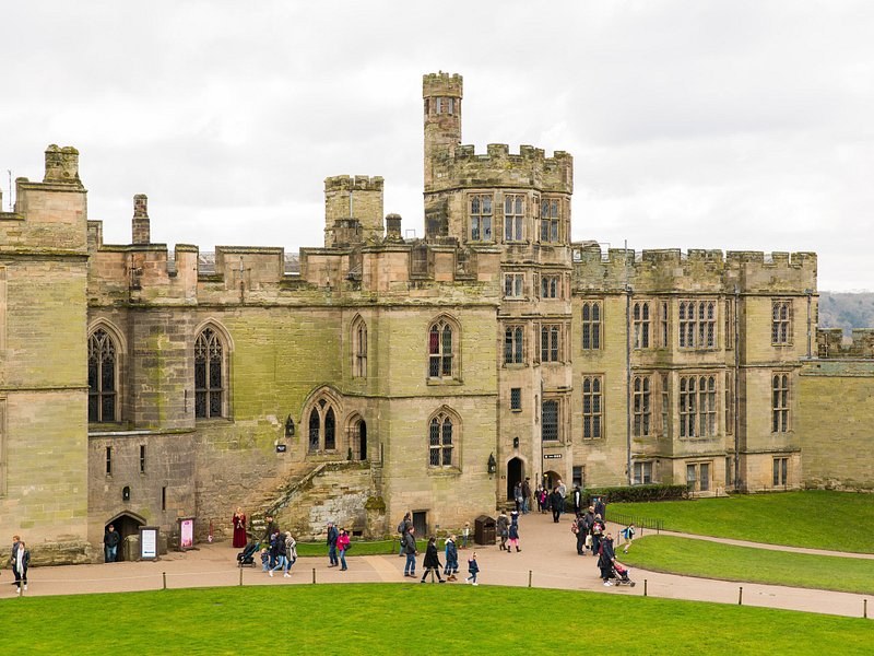 The Great Hall and state apartment range seen across the castle courtyard